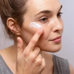 Svr Topialyse Palpebral Irritated Eyelids Anti-itching Soothing Cream 15ml 0.5fl.oz 6 Svr Topialyse Palpebral Irritated Eyelids Anti-itching Soothing Cream 15ml 0.5fl.oz -Sesderma LA ROCHE-POSAY Sales LySkin Svr pialyse palpebral irritated eyelids anti itching soothing cream 15ml 0.5fl.oz SVR00036 1